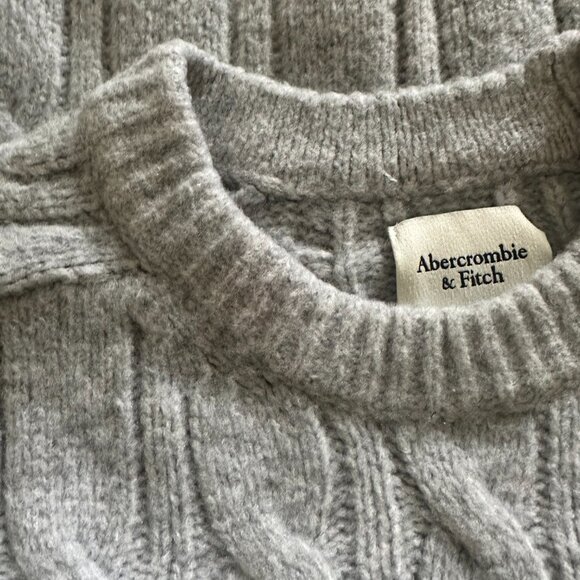 Abercrombie & Fitch Gray Cable Knit Crewneck Sweater – Size Small - Picture 8 of 8